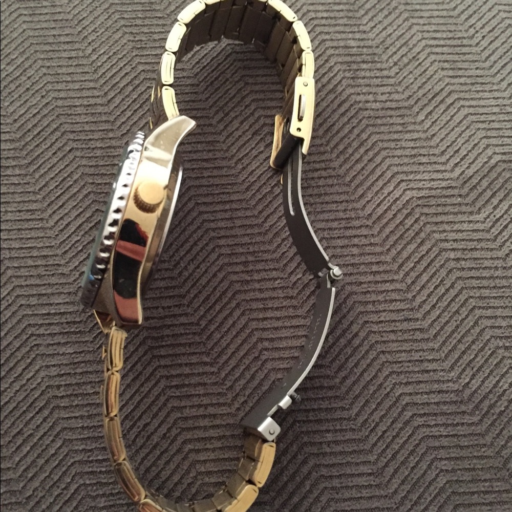 Watch - Picture 3 of 3